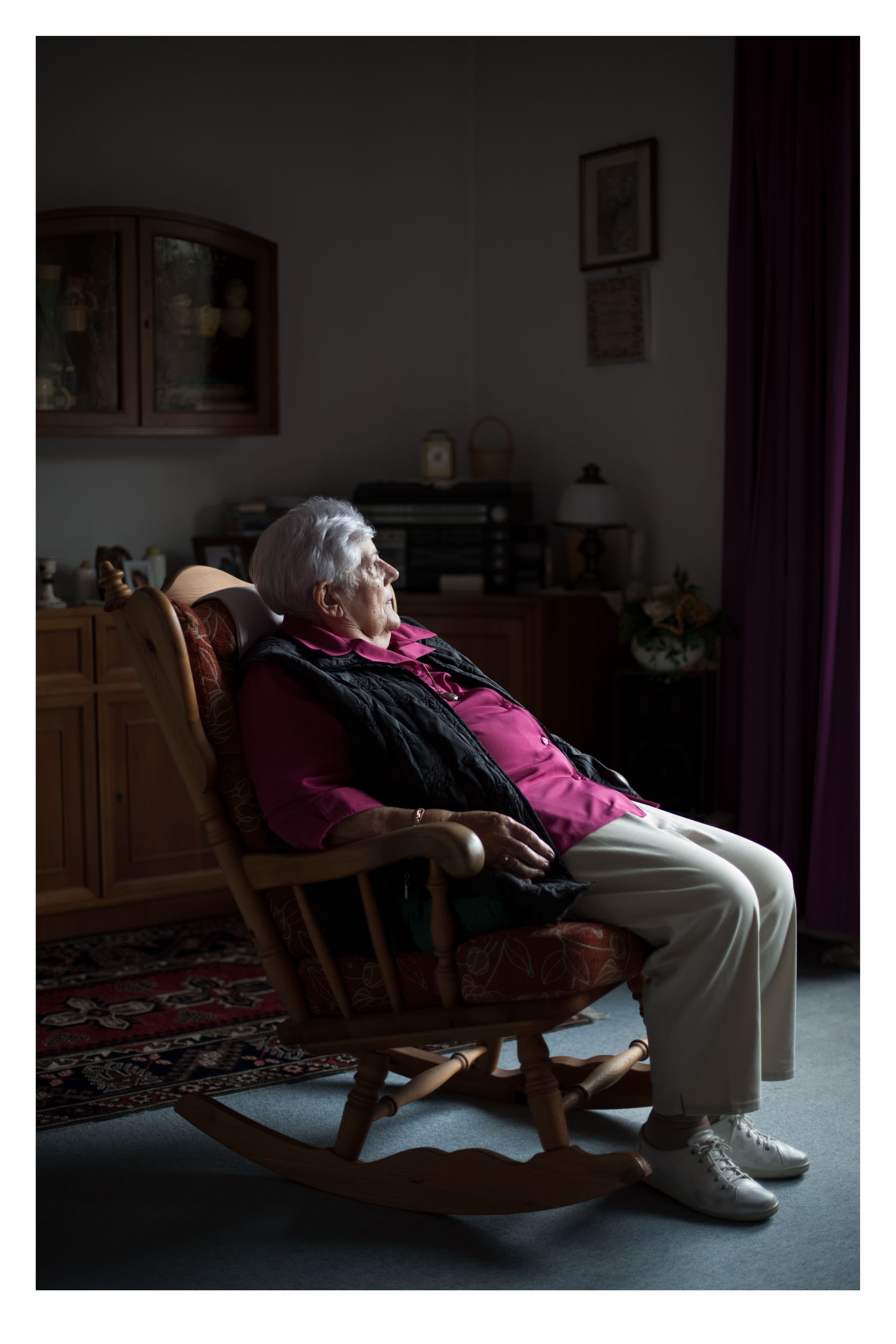 Frau im Stuhl