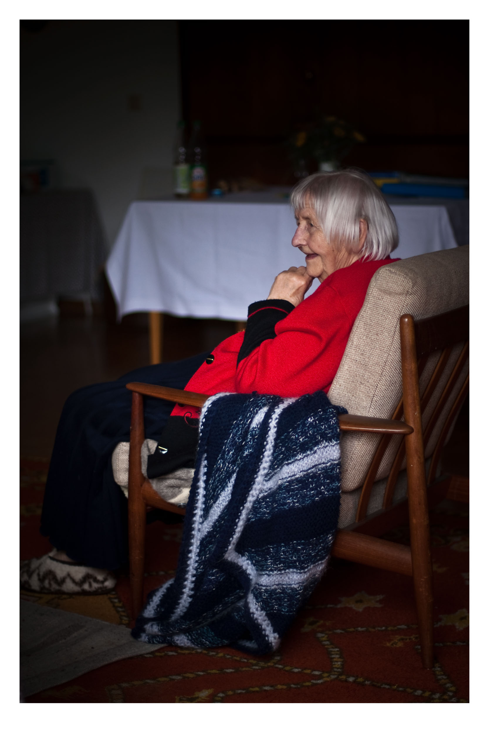 Frau im Stuhl
